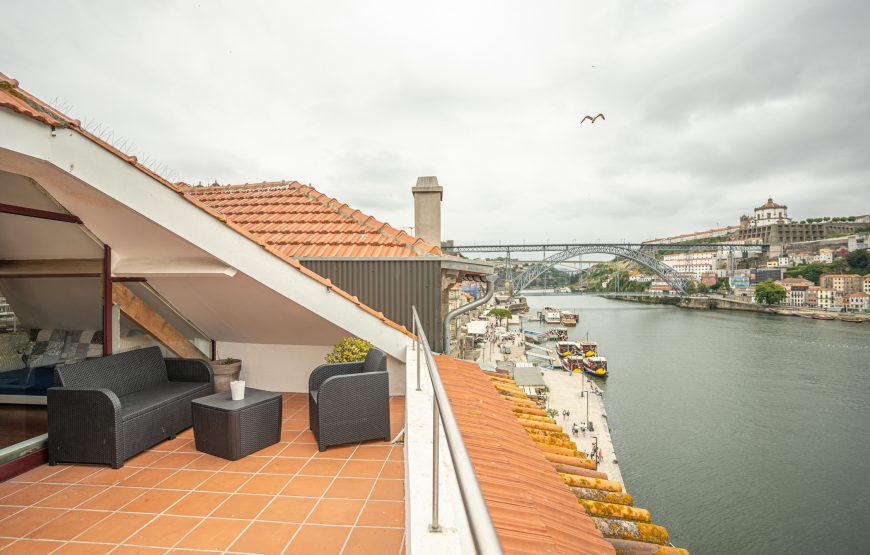 Ribeira – Penthouse with riverview
